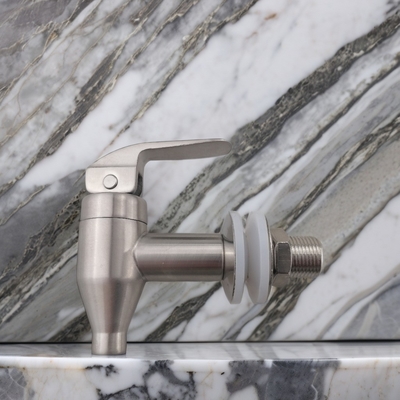 Valve en acier inoxydable noyau distributeur de boissons modernes robinet pour pont à trou unique monté