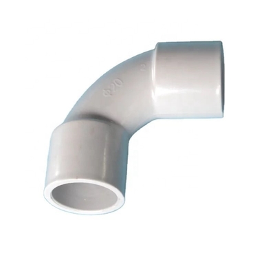 L'équipement de soudage électrique est équipé d'un conduit de raccordement en PVC blanc de 25 mm