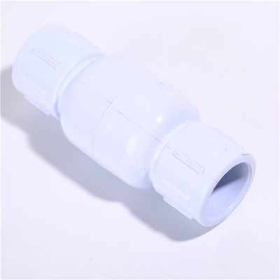 Valve de contrôle en PVC à haute pression de 1,0 MPA à 1 pouce à ressort avec couleur blanche et boule en PP